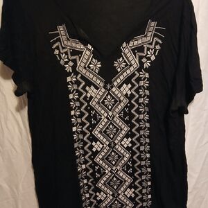 Chelsea & Theodore Black Graphic Blouse